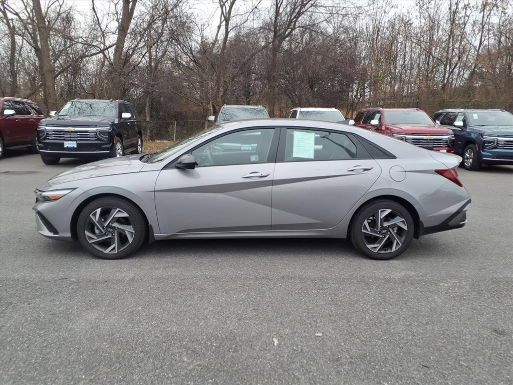 Used 2025 Hyundai Elantra Sport image 6