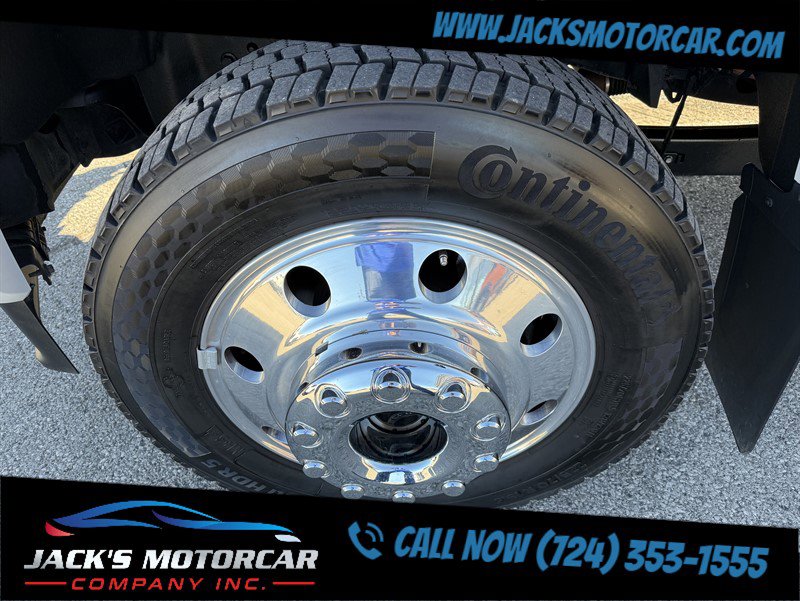 Used 2025 Ford F450 Platinum w/ FX4 Off-Road Package image 27