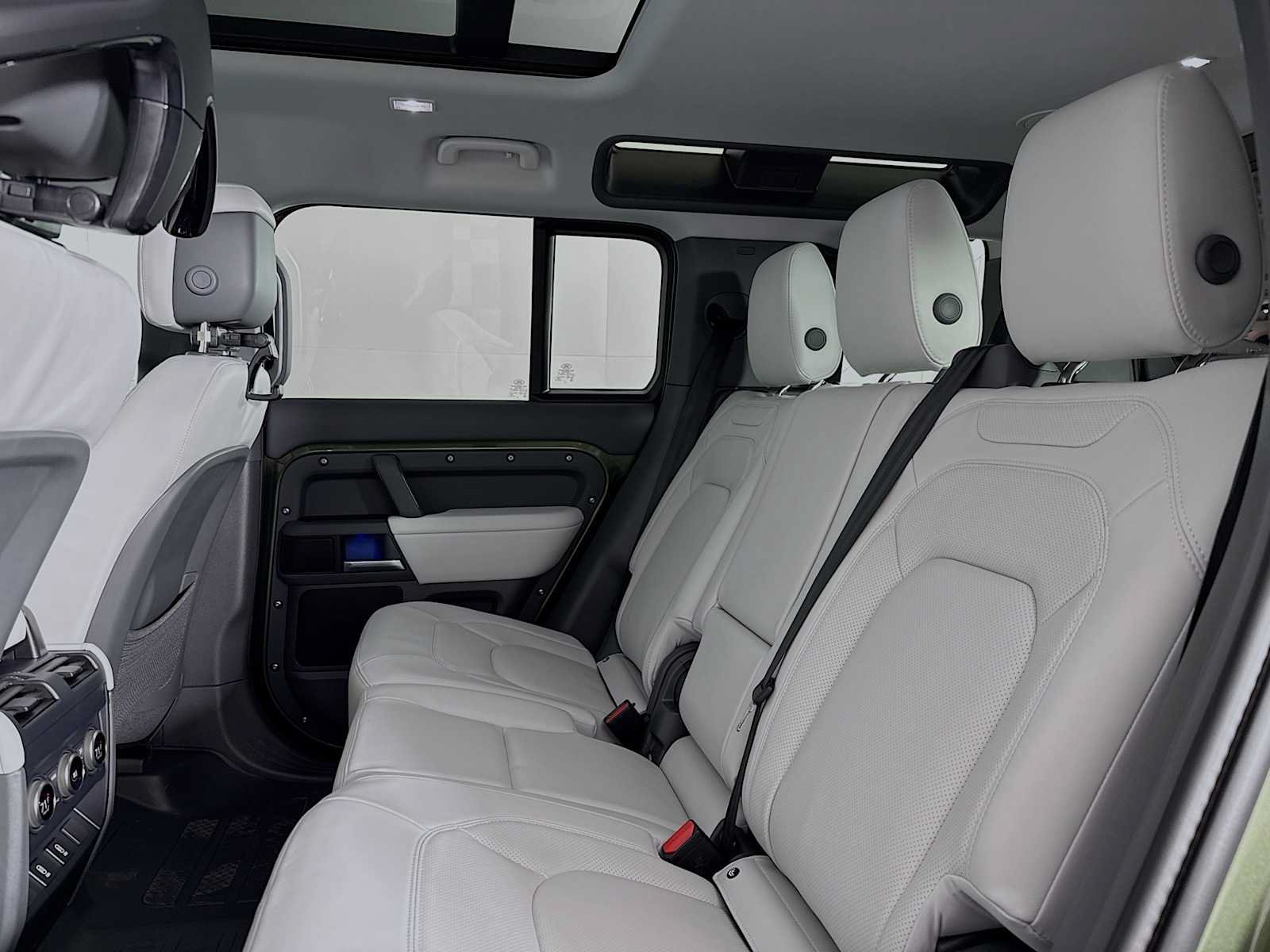 New 2026 Land Rover Defender 110 X-Dynamic SE AWD/4WD image 21