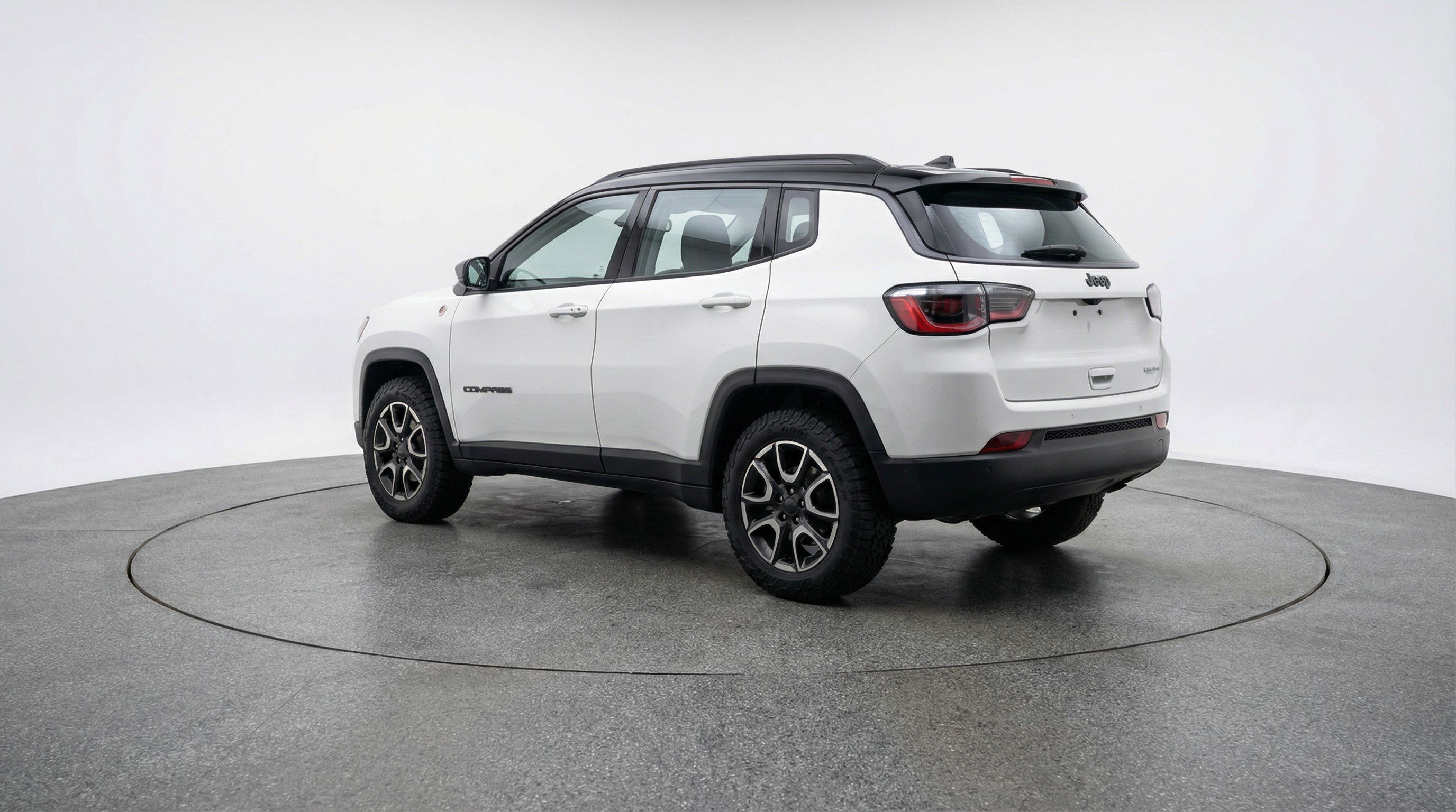 Used 2025 Jeep Compass Trailhawk AWD/4WD image 6
