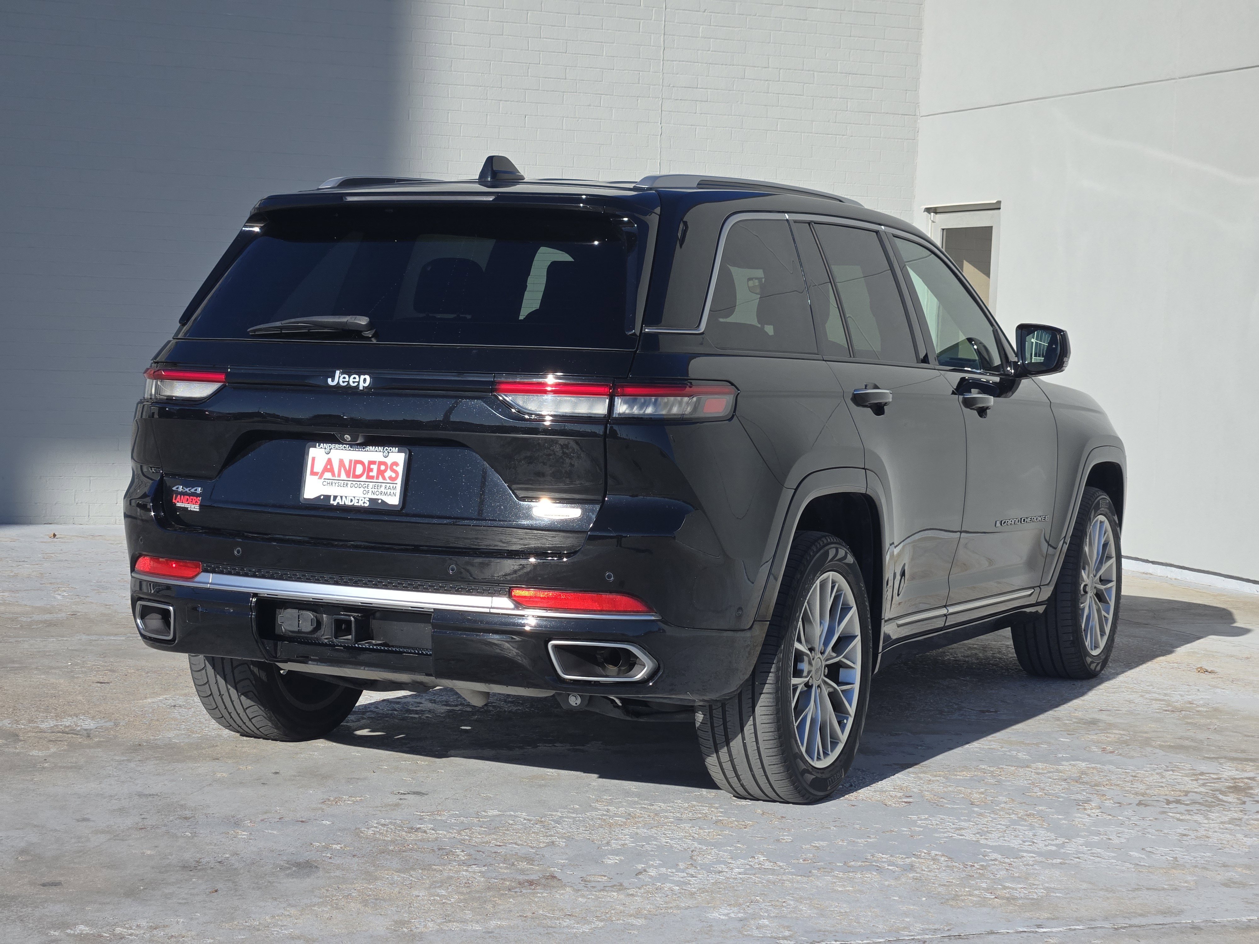 Used 2022 Jeep Grand Cherokee Summit image 8