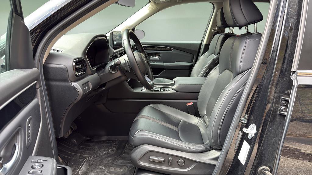 Used 2025 Honda Pilot EX-L image 11