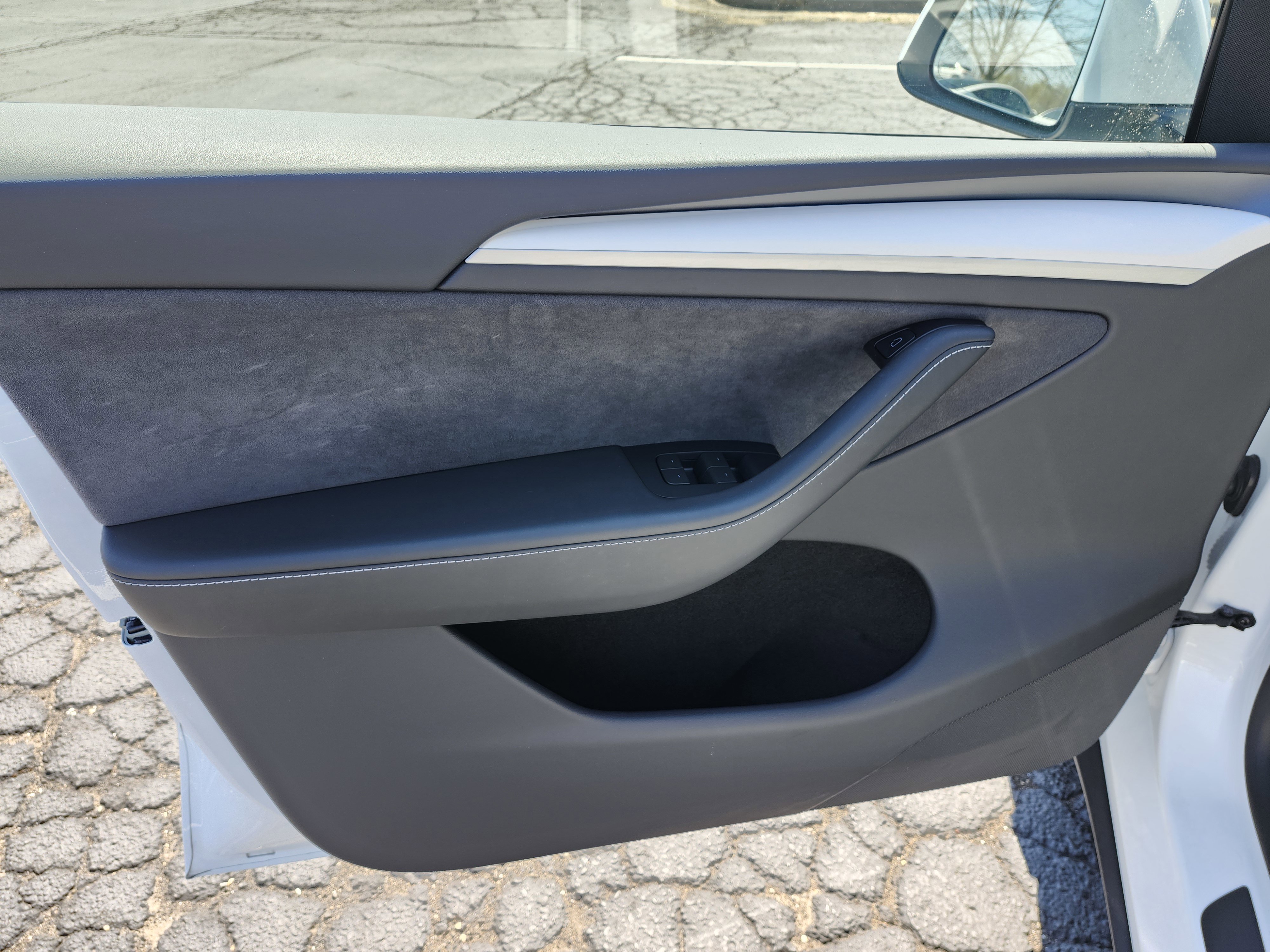 Used 2024 Tesla Model Y Long Range AWD/4WD image 26
