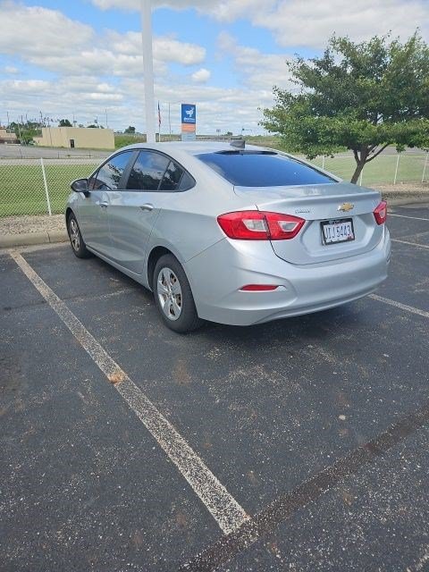 Used 2018 Chevrolet Cruze LS FWD image 3