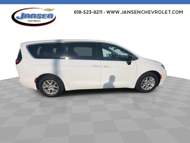 Used 2024 Chrysler Pacifica Touring-L FWD image 9