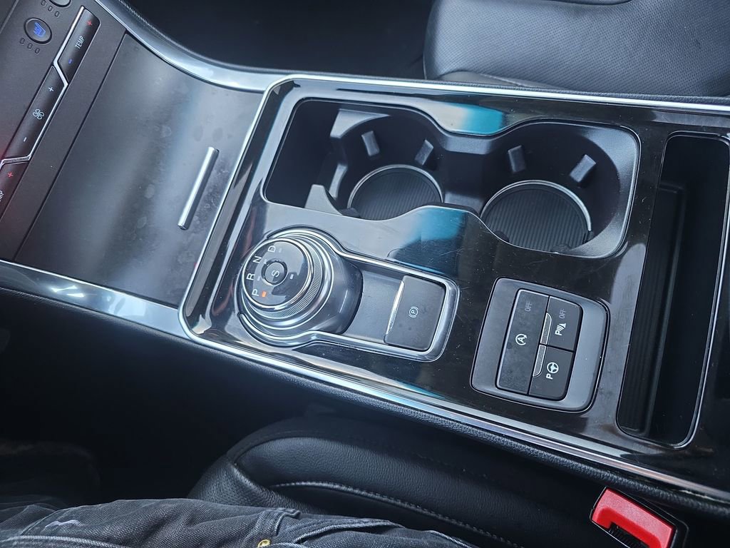 Used 2019 Ford Edge Titanium w/ Equipment Group 301A image 19