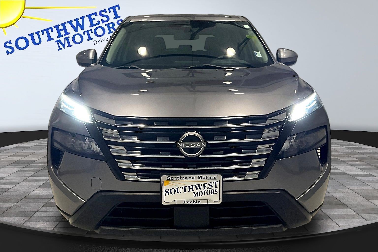 Used 2024 Nissan Rogue SV AWD/4WD image 2