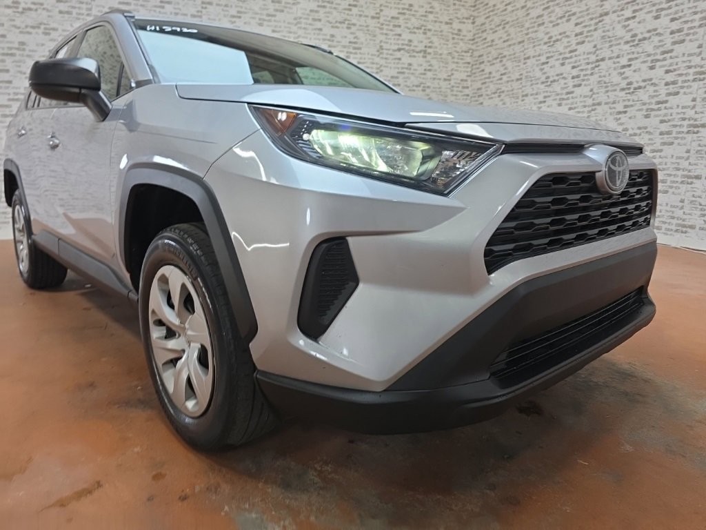 Used 2021 Toyota RAV4 LE image 7