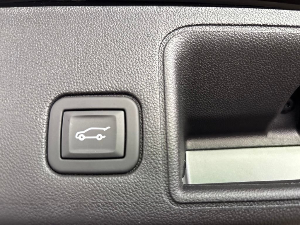 Used 2023 GMC Terrain SLT AWD/4WD image 14