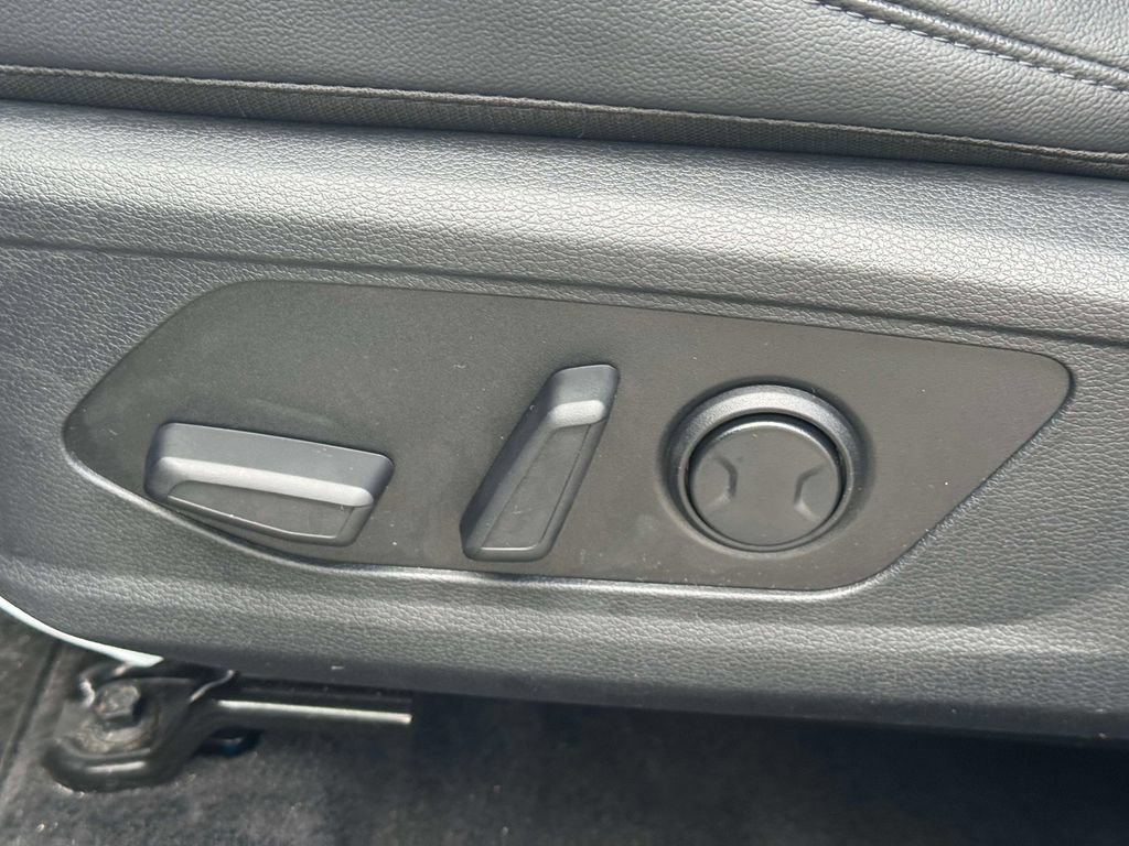 Used 2025 Kia Sportage EX AWD/4WD image 16