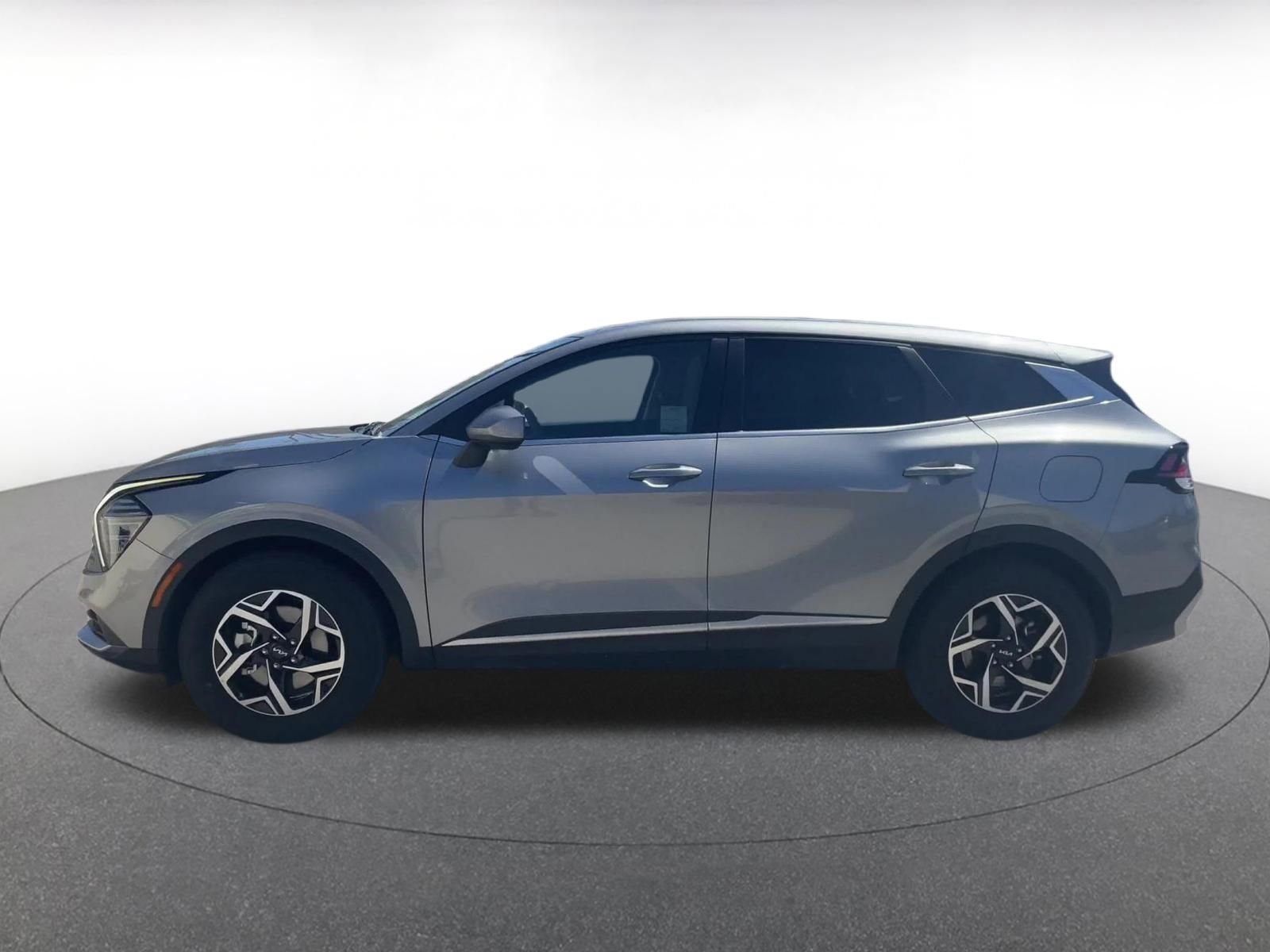 Used 2025 Kia Sportage LX image 8