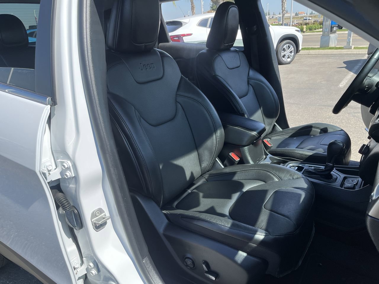 Used 2021 Jeep Cherokee Latitude Lux w/ Sun & Sound Group image 26
