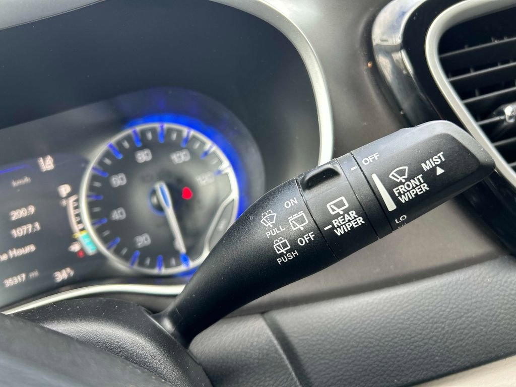 Used 2024 Chrysler Pacifica Touring-L image 27