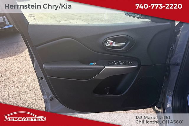 Used 2021 Jeep Cherokee Latitude Lux w/ Mopar Interior Package AWD/4WD image 14