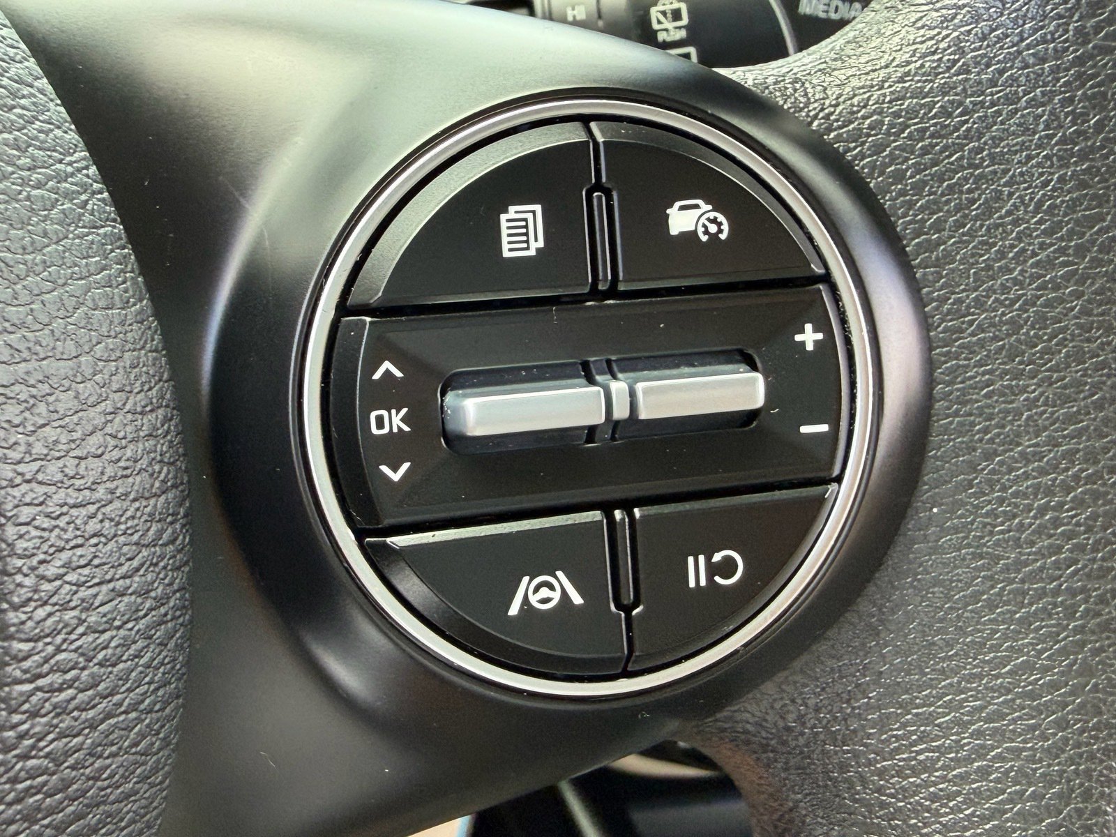 Used 2024 Kia Soul LX w/ Option Group 015 FWD image 27