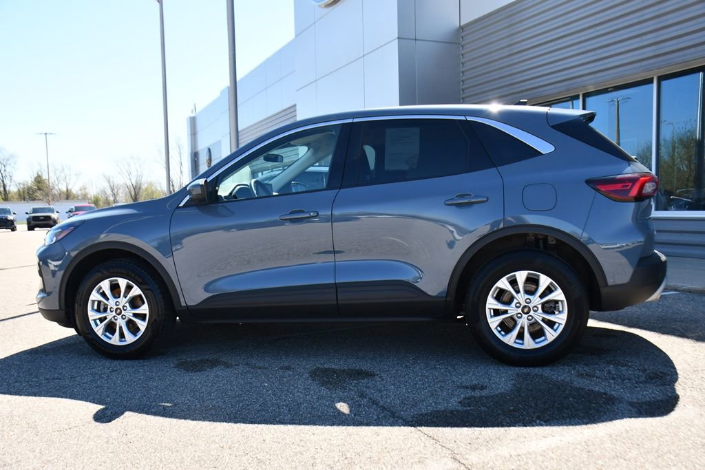 Used 2023 Ford Escape Active w/ Tech Pack #2 AWD/4WD image 3