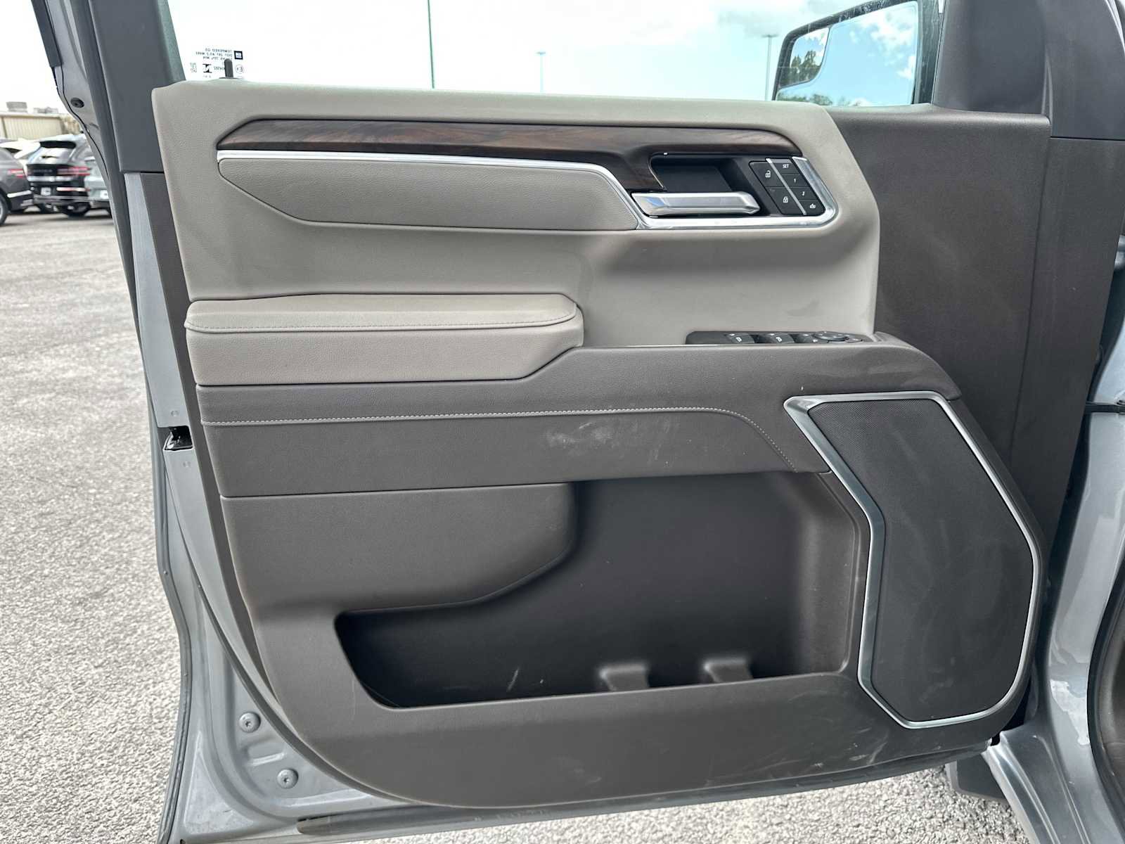 Used 2025 GMC Sierra 1500 SLT AWD/4WD image 17