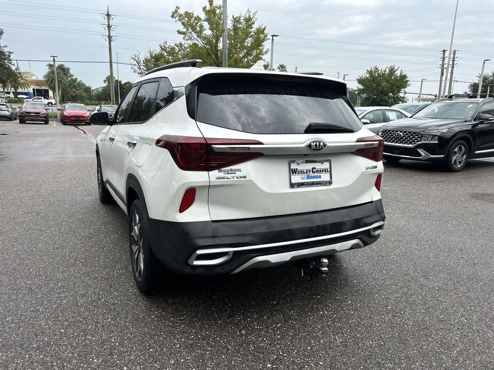 Used 2021 Kia Seltos SX w/ SX Sunroof Package AWD/4WD image 4