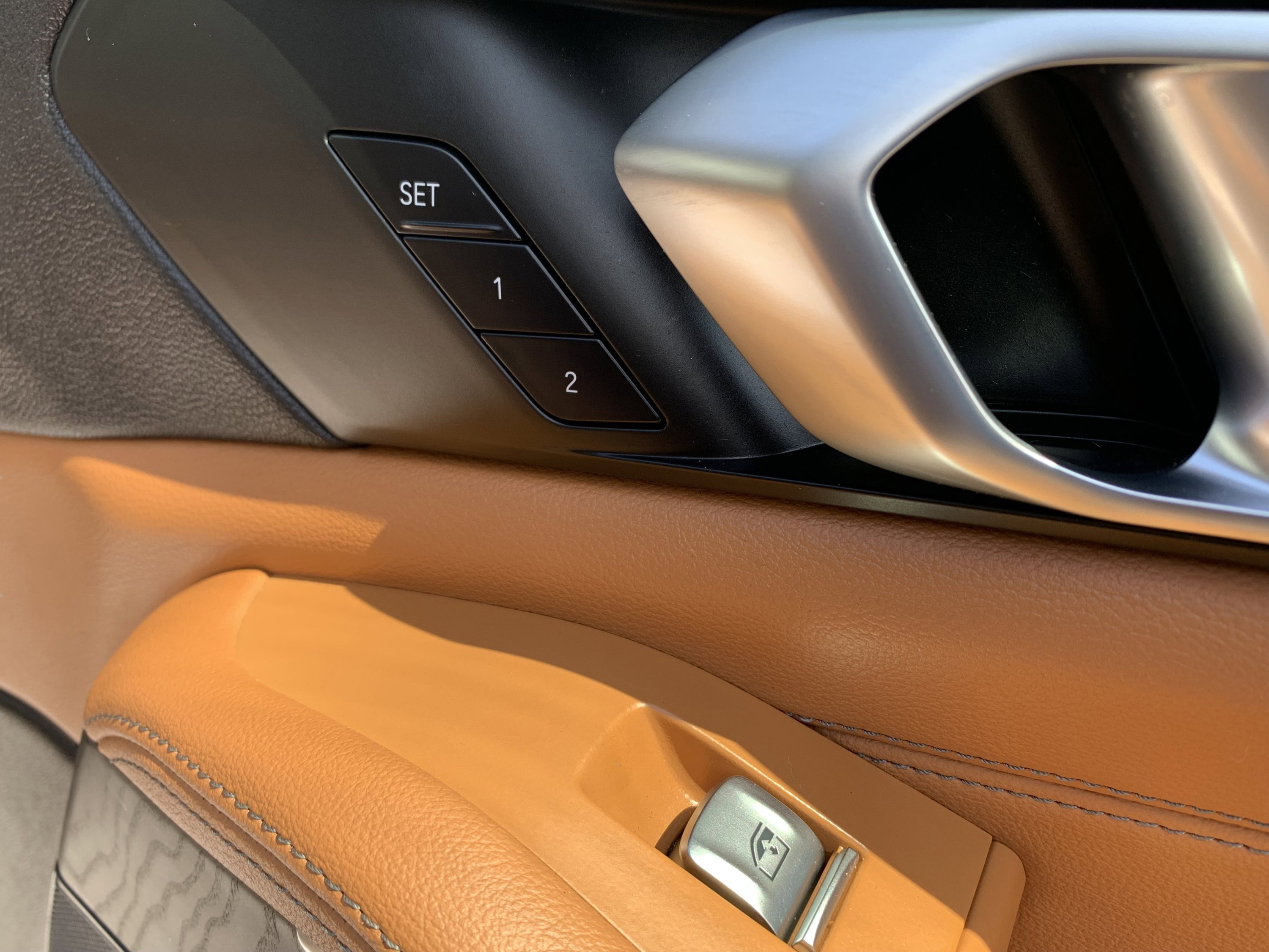 Used 2022 BMW X7 xDrive40i w/ M Sport Package image 32