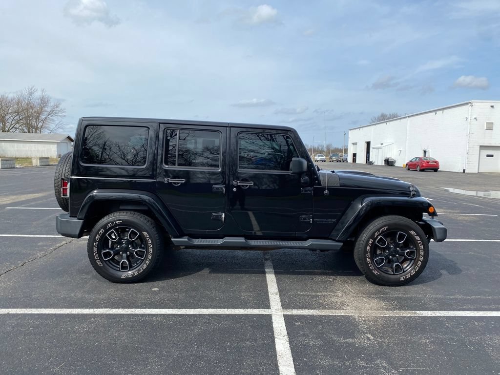 Used 2018 Jeep Wrangler Unlimited Sahara AWD/4WD image 8