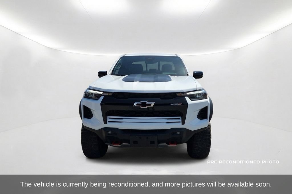 Used 2024 Chevrolet Colorado ZR2 w/ Technology Package AWD/4WD image 2