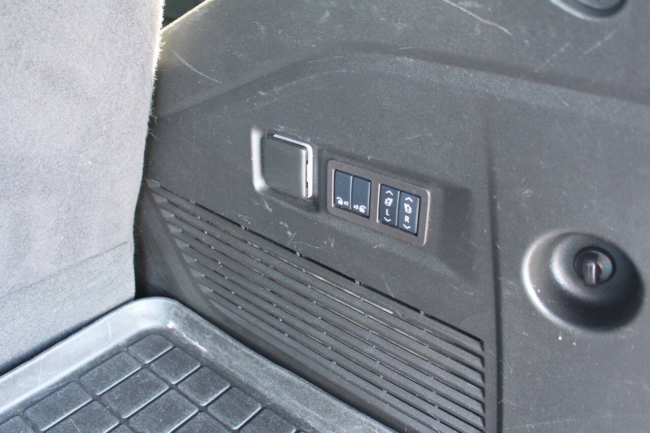 Used 2024 Chevrolet Tahoe Z71 w/ Z71 Off-Road Package AWD/4WD image 8