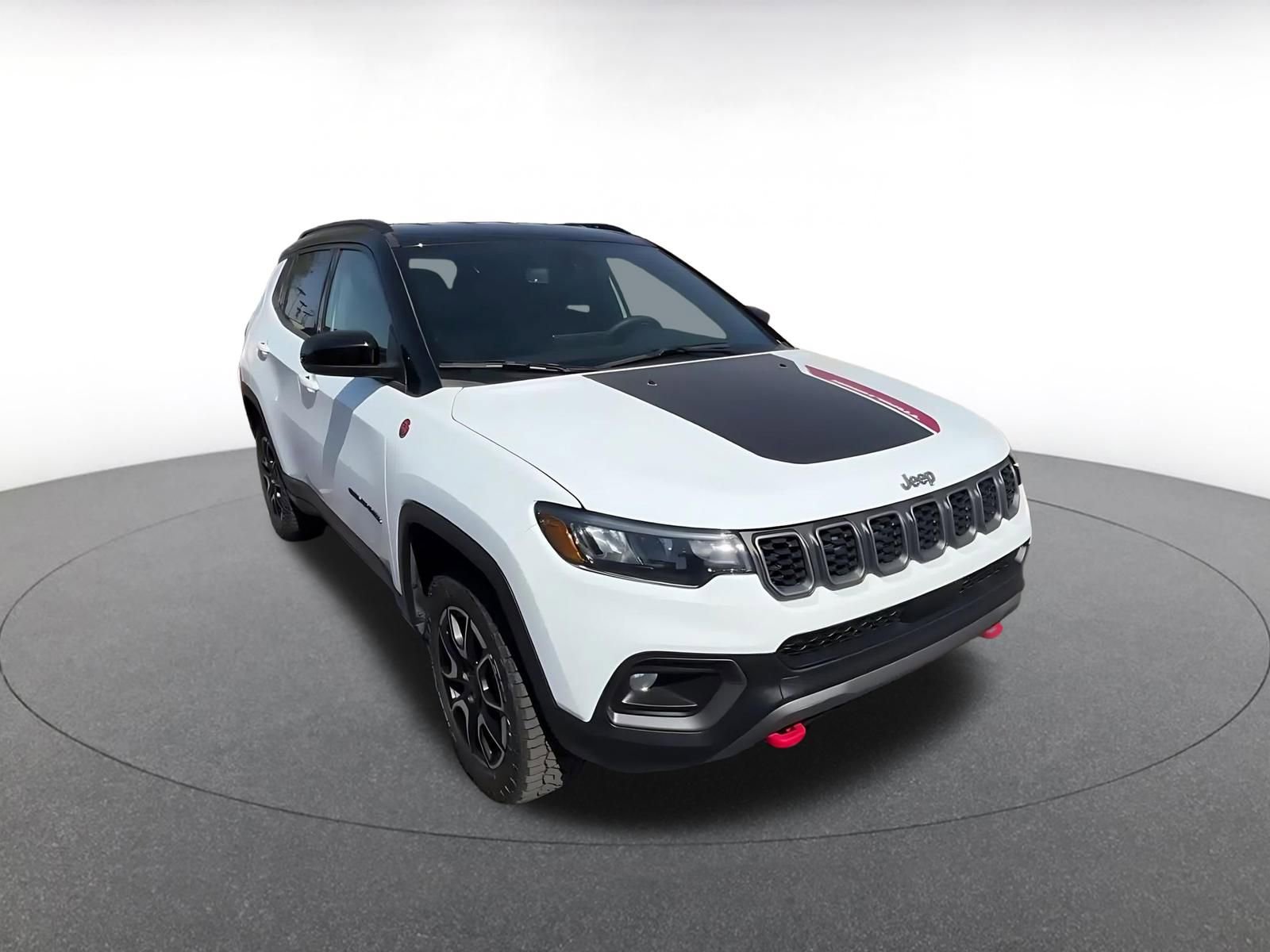 Used 2025 Jeep Compass Trailhawk AWD/4WD image 3
