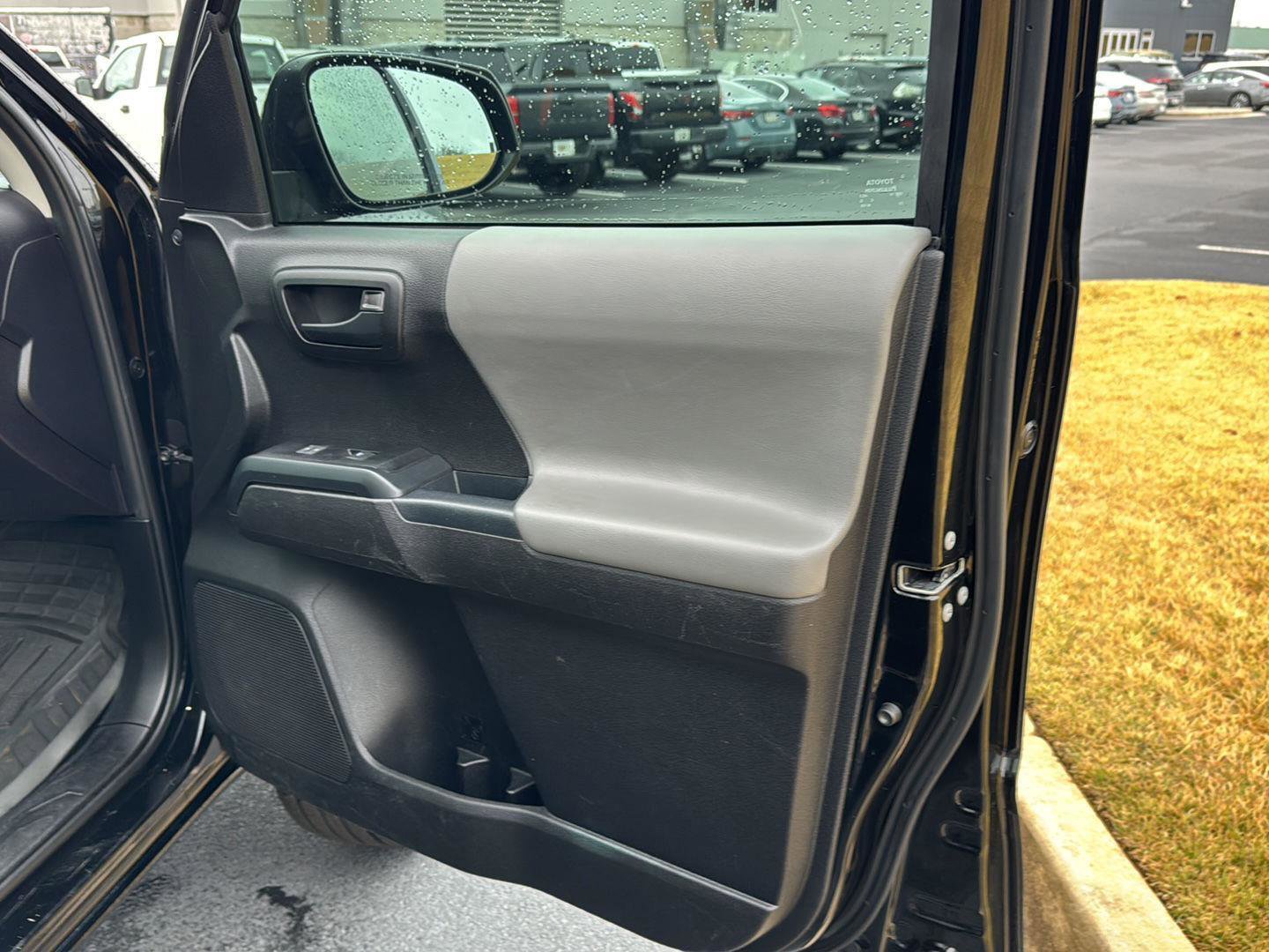 Used 2021 Toyota Tacoma SR w/ SR Convenience Package image 12