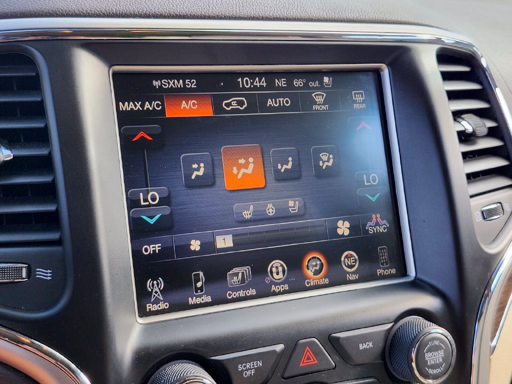 Used 2015 Jeep Grand Cherokee Overland w/ Advanced Technology Group AWD/4WD image 23