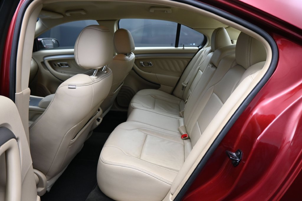 Used 2013 Ford Taurus SEL FWD image 24
