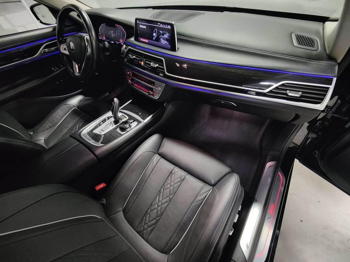 Used 2020 BMW 750i xDrive w/ Executive Package AWD/4WD image 13