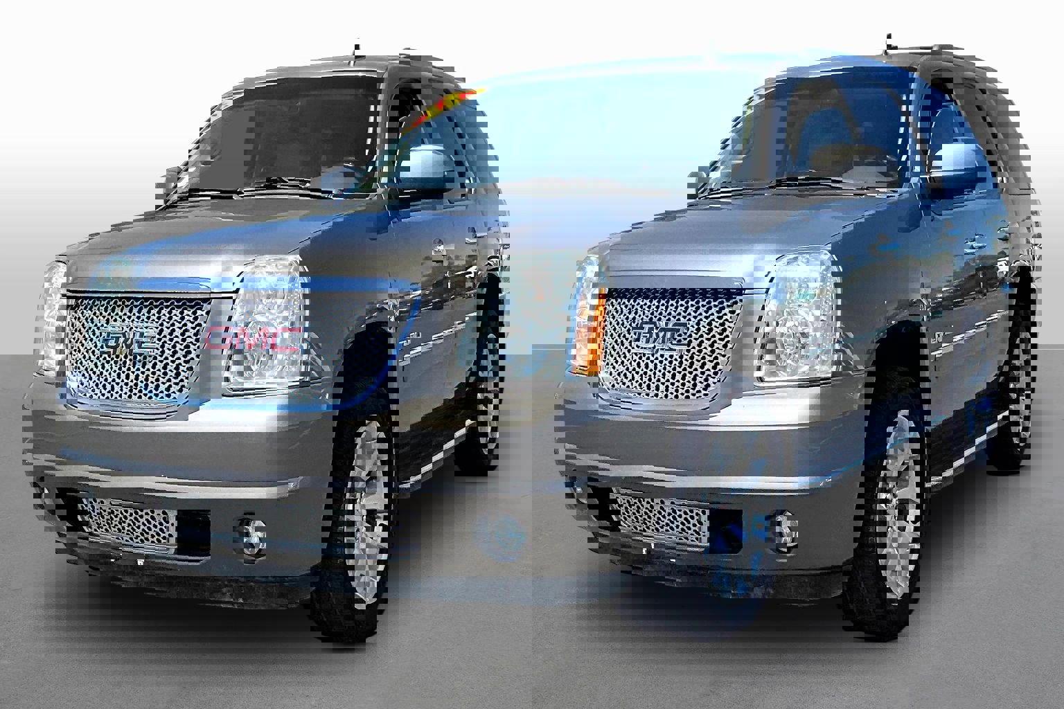 Used 2013 GMC Yukon Denali AWD/4WD image 1