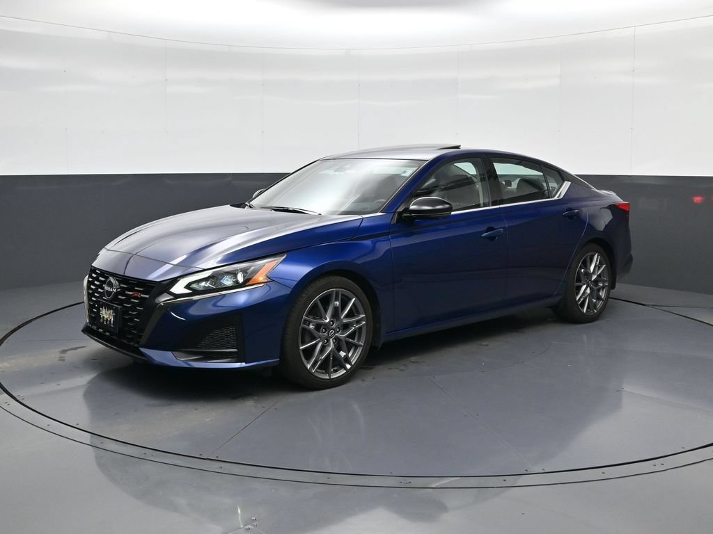 Used 2024 Nissan Altima 2.0 SR FWD image 3