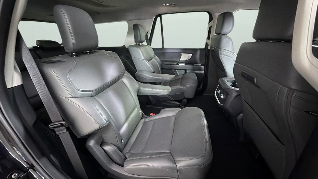 Used 2026 Ford Expedition Active RWD image 34