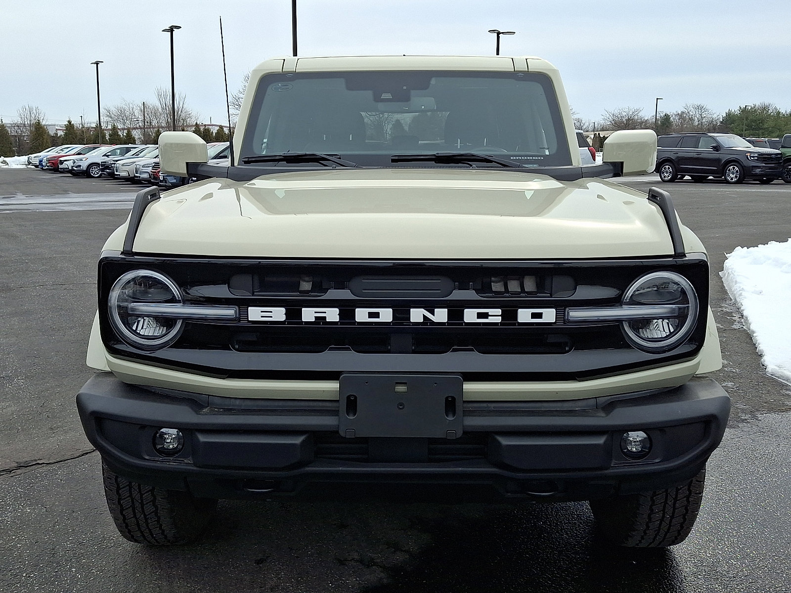 Used 2025 Ford Bronco Outer Banks image 2