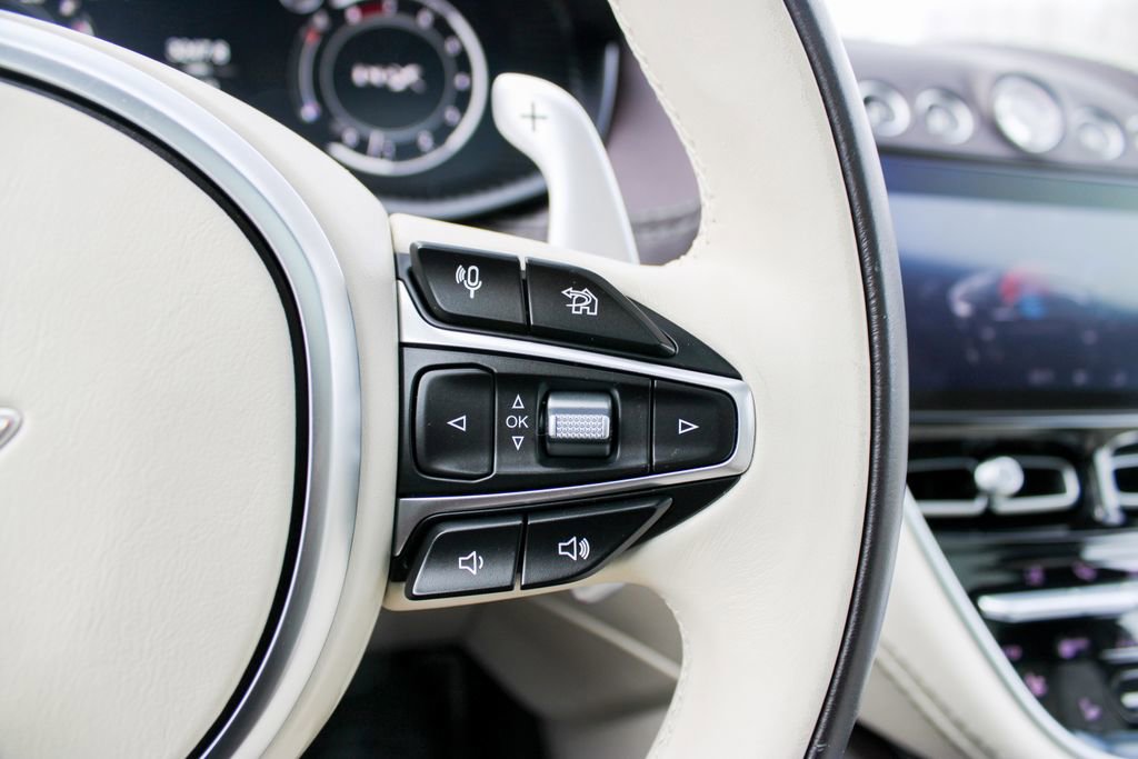 Used 2023 Aston Martin DBX image 13