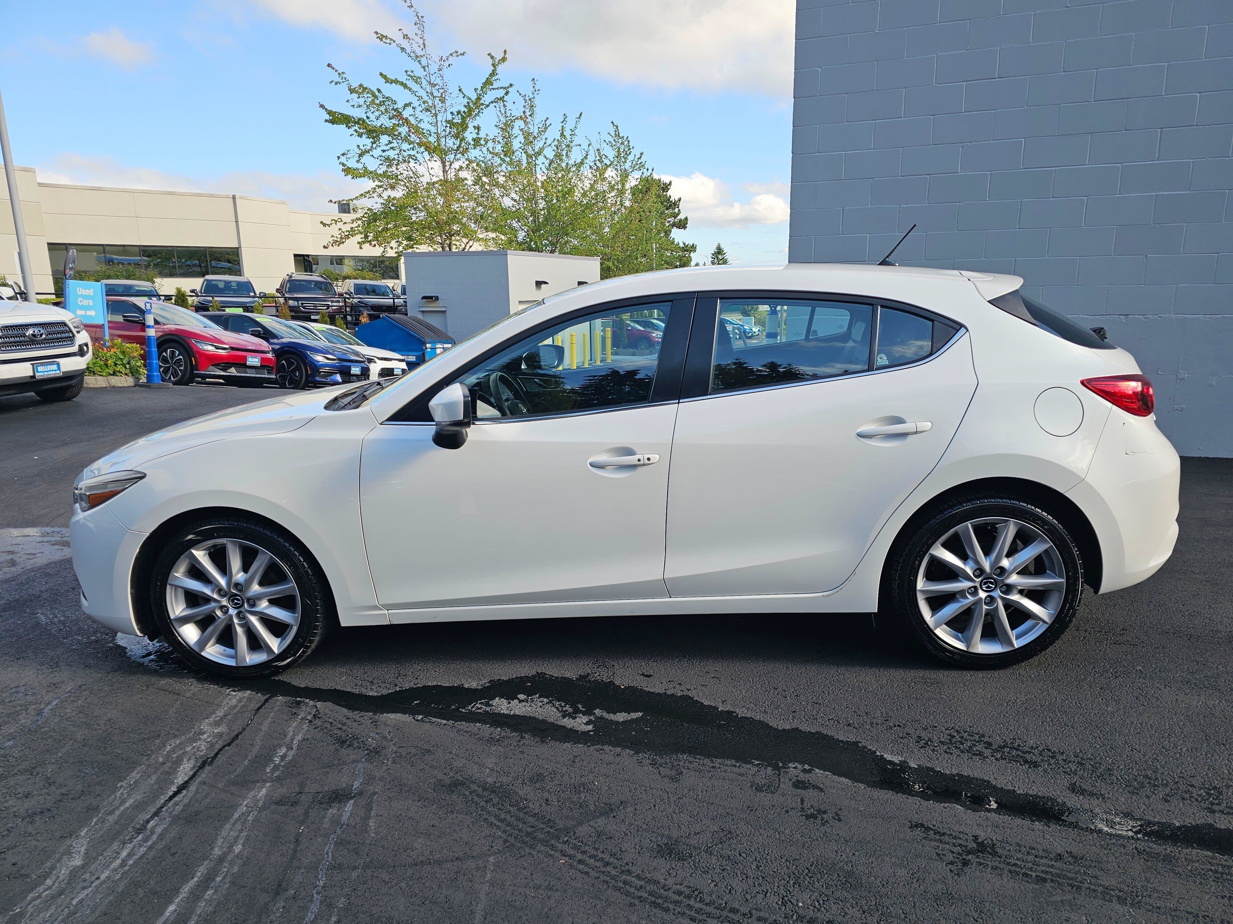 Used 2017 MAZDA MAZDA3 Touring FWD image 4