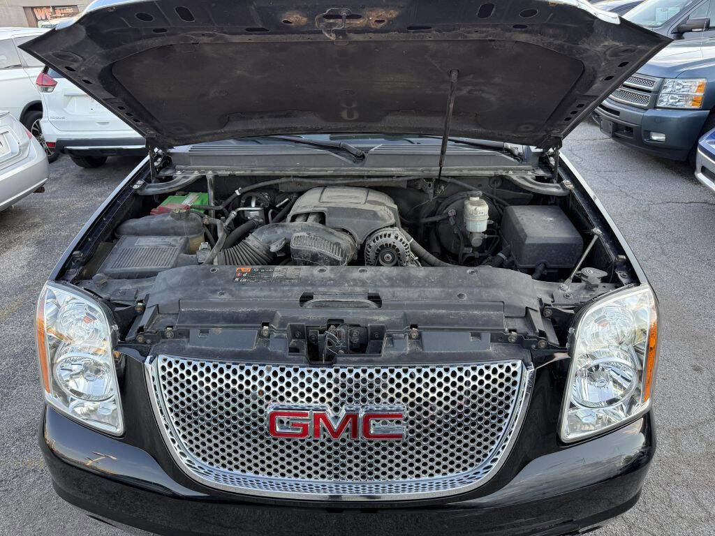 Used 2011 GMC Yukon Denali image 30