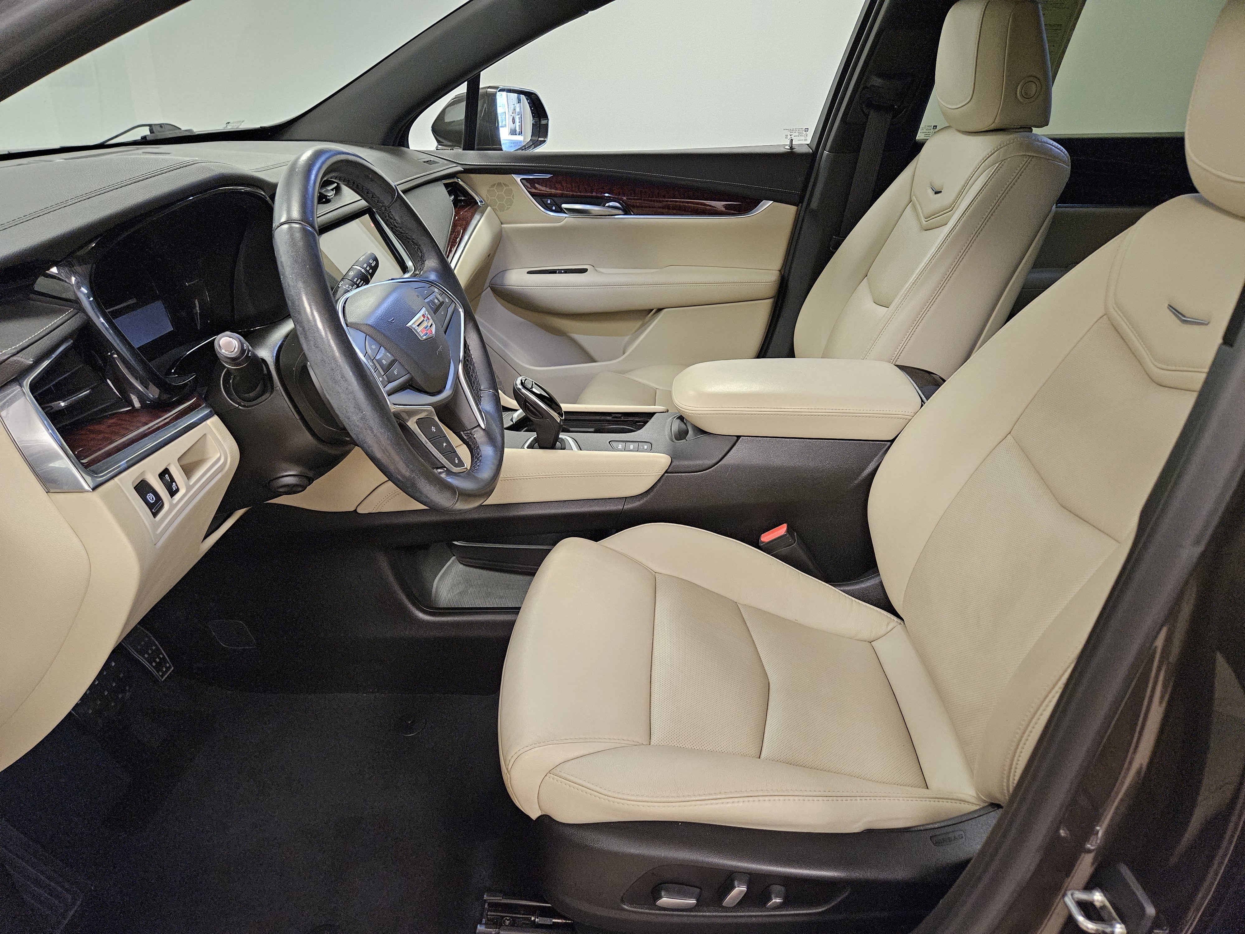 Used 2019 Cadillac XT5 Premium Luxury w/ Advanced Security Package image 8