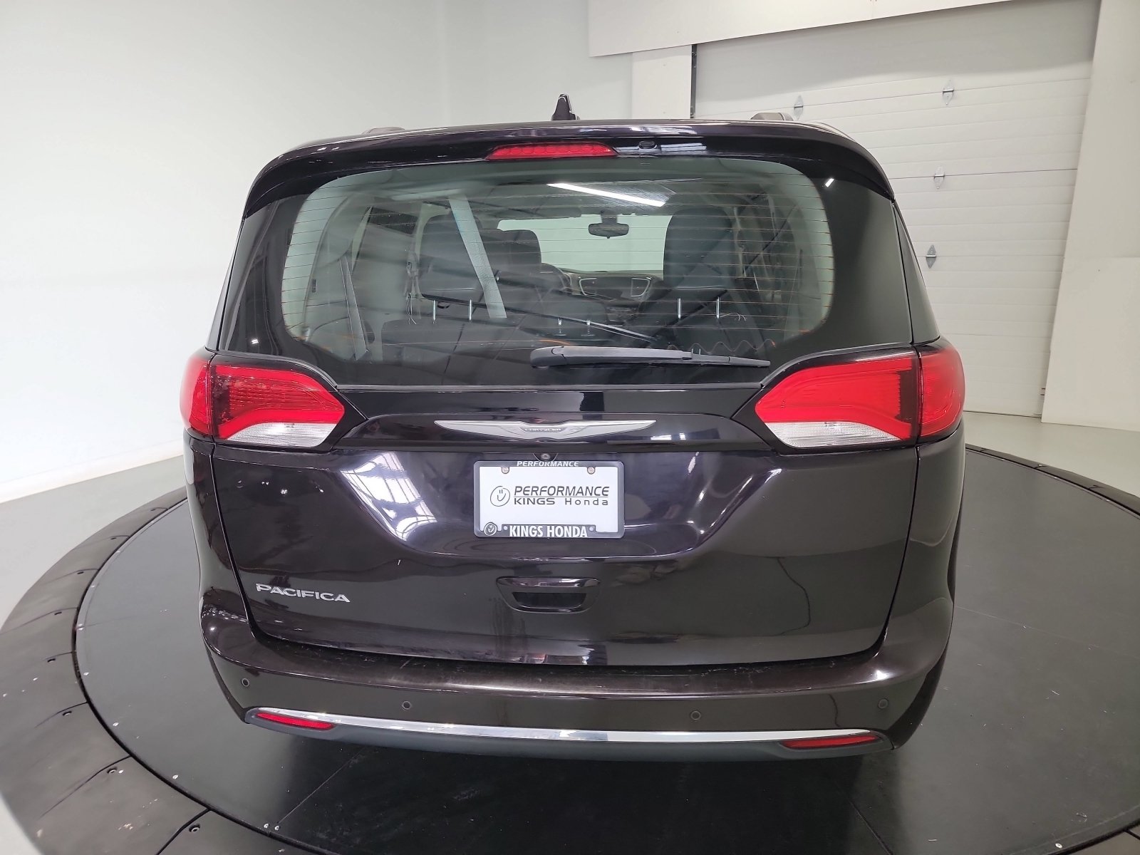 Used 2017 Chrysler Pacifica Touring-L FWD image 8