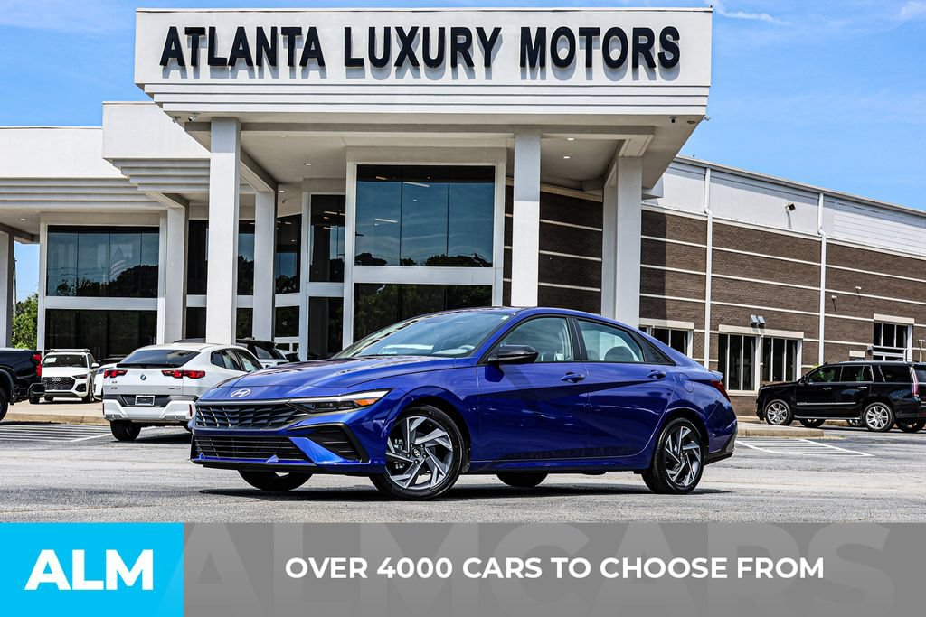 Used 2025 Hyundai Elantra Sport FWD image 3