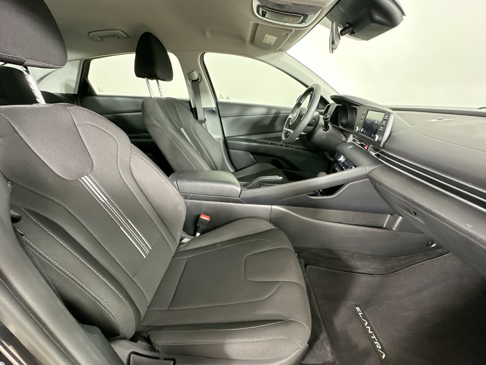 Used 2021 Hyundai Elantra SEL FWD image 40