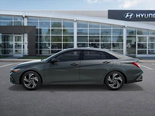 Used 2025 Hyundai Elantra SEL image 3