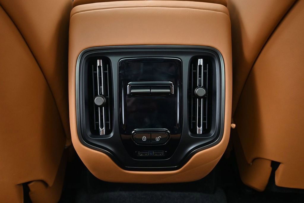 Used 2025 Aston Martin DBX 707 AWD/4WD image 8