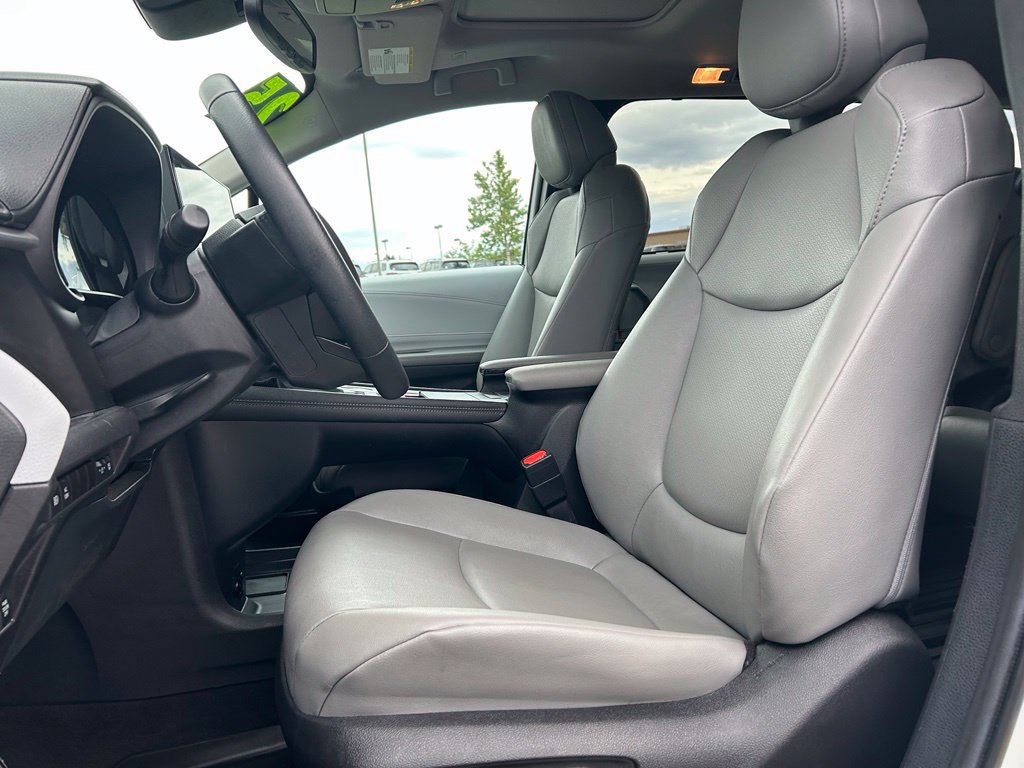 Used 2025 Toyota Sienna XLE w/ XLE Plus Package AWD/4WD image 24