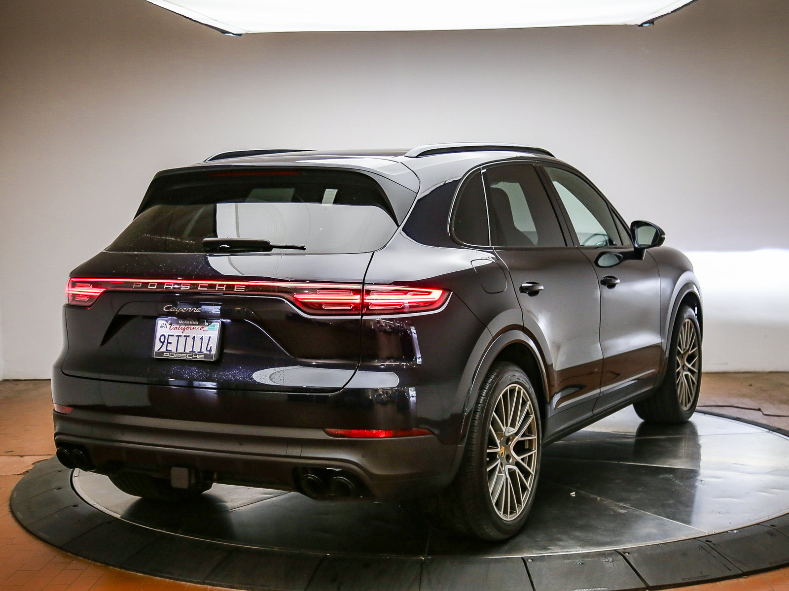 Certified 2023 Porsche Cayenne Platinum Edition AWD/4WD image 7