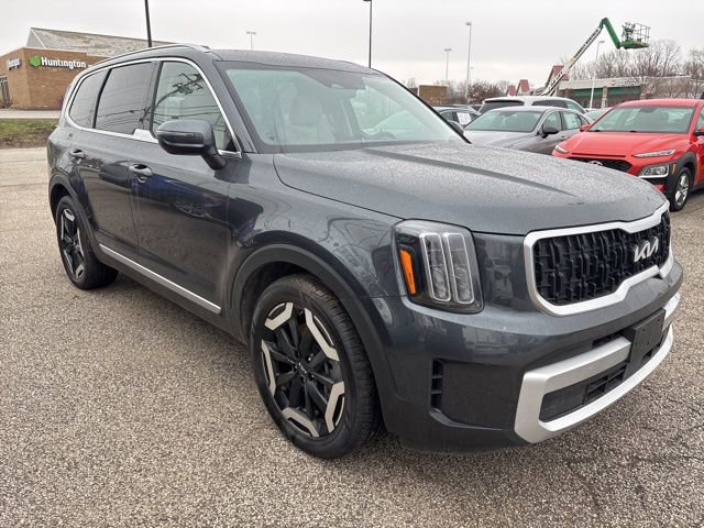 Used 2023 Kia Telluride EX image 3