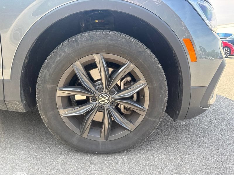Used 2024 Volkswagen Tiguan SE AWD/4WD image 12