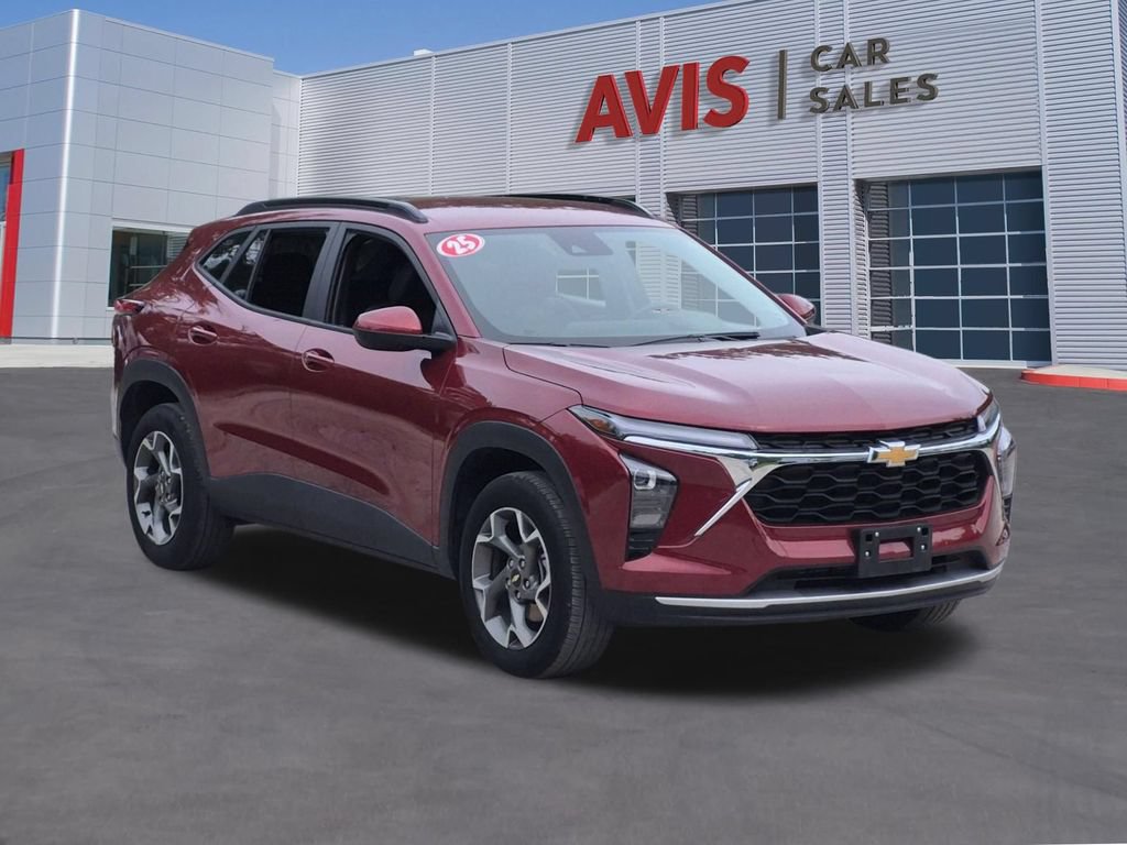 Used 2025 Chevrolet Trax LT w/ LT Convenience Package FWD image 3