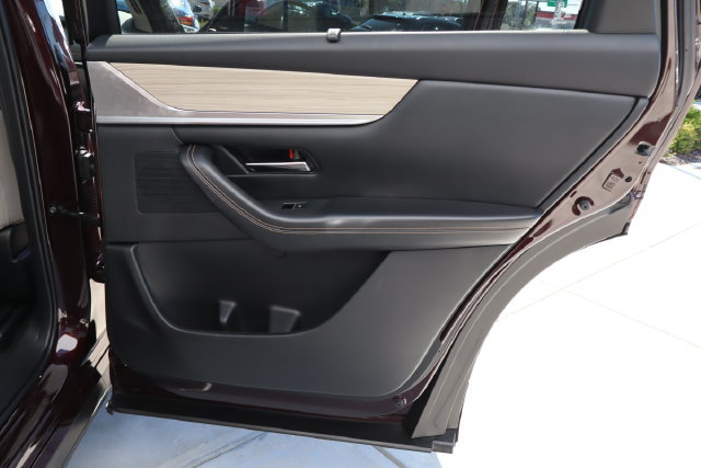 Used 2024 MAZDA CX-90 Plug-In Hybrid w/ Premium Pkg AWD/4WD image 32